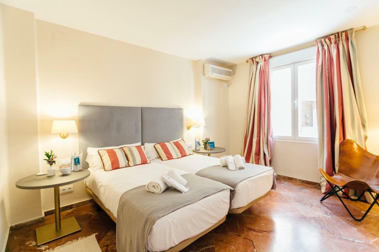 Stylish And Wide- 3Bdr 3Bth- Los Remedios Sevilla Exteriör bild