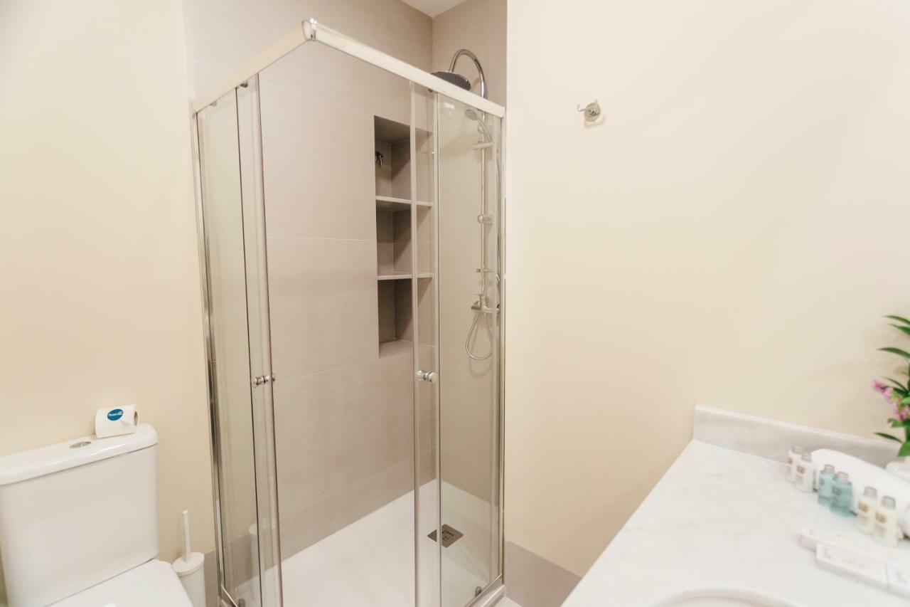 Stylish And Wide- 3Bdr 3Bth- Los Remedios Sevilla Exteriör bild