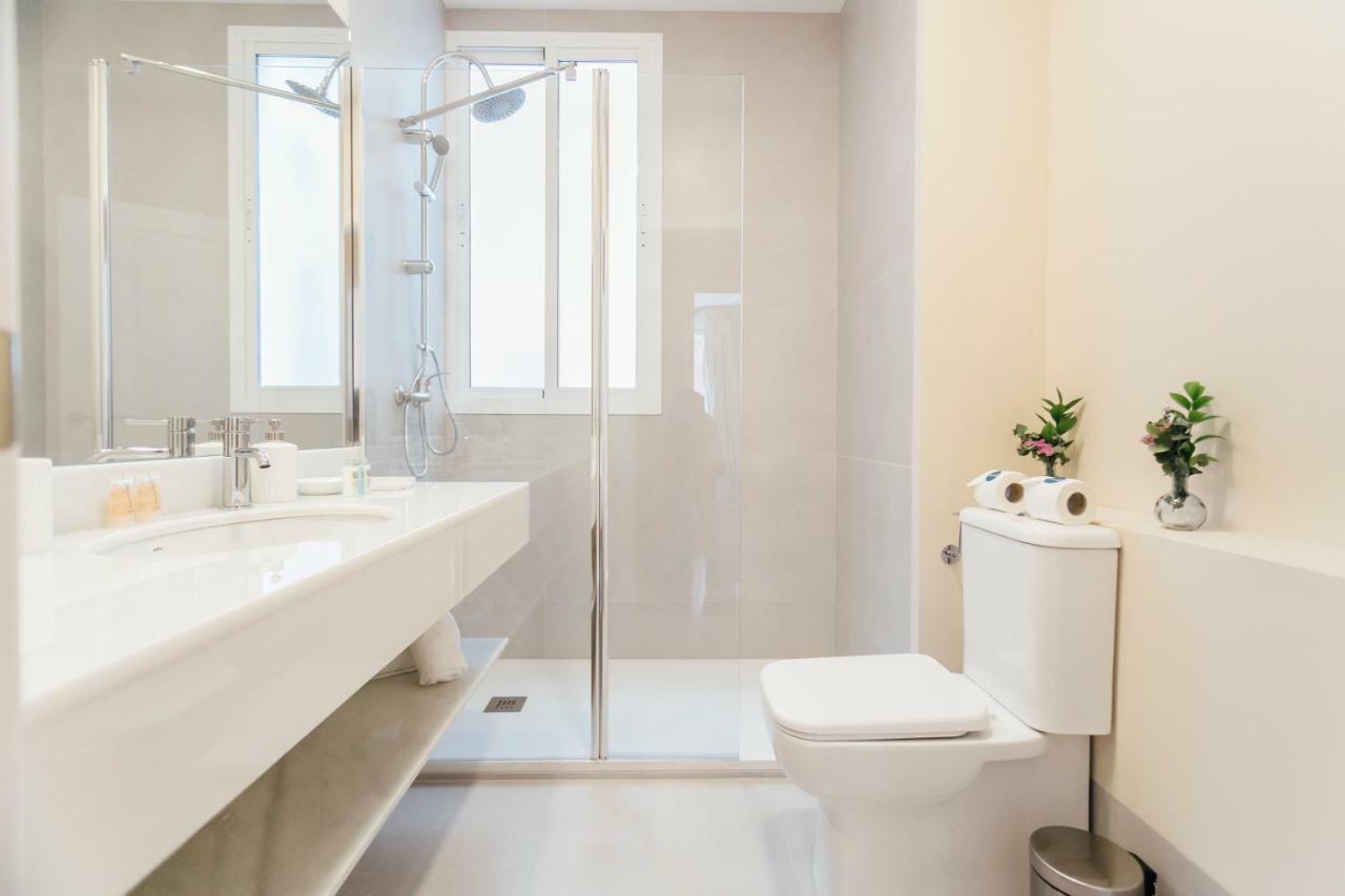 Stylish And Wide- 3Bdr 3Bth- Los Remedios Sevilla Exteriör bild